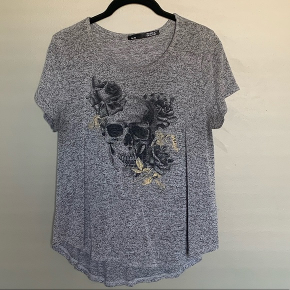 rebel sugar Tops - Rebel Sugar skull and floral knit tee